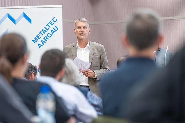 Peter Meier, Zentralpräsident informiert vor der Abstimmung
