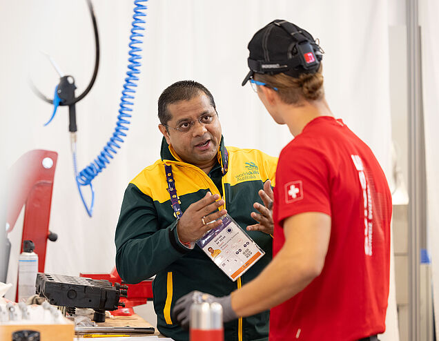 Cédric Lang en plein échange avec l'expert australien.