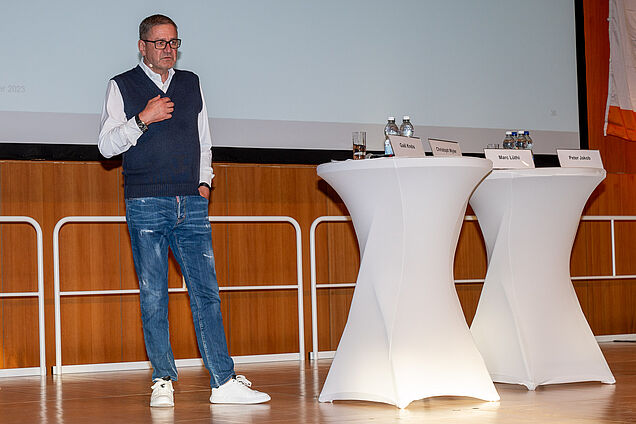 Marc Lüthi, CEO des SC Bern, gibt Einblicke in die Nachwuchsförderung im Eishockey