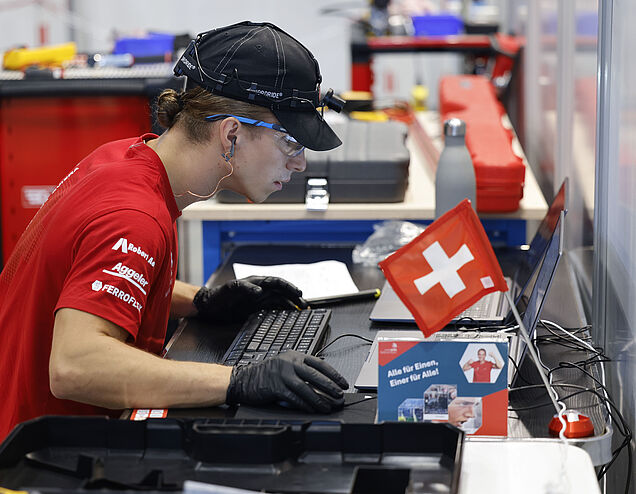 On se concentre à fond, même si la fatigue commence à se faire sentir.