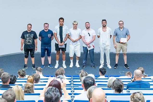 Die 7 neuen Metallbaukonstrukteure.